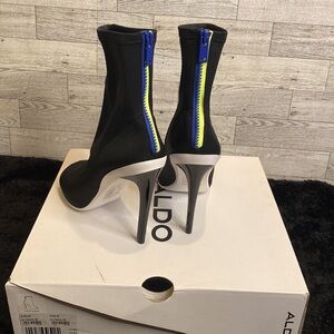Aldo peep toe booties Size 7